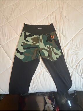 Firm Abs Camo Cargo leggings
